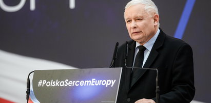 Gigantyczne pieniądze na reklamę „piątki Kaczyńskiego”