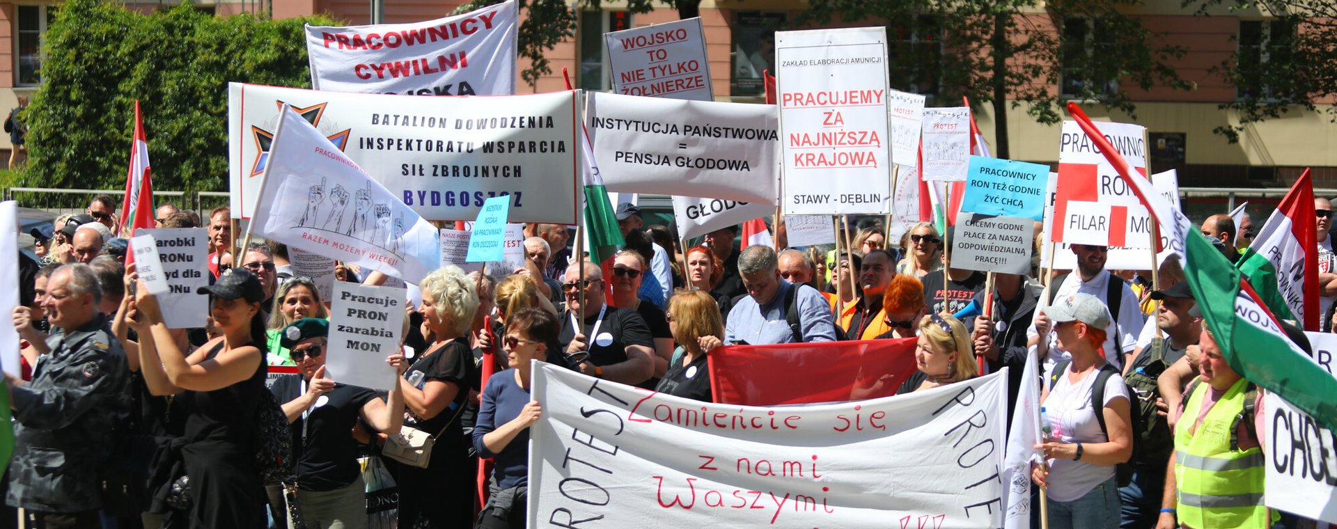 Pracownicy budżetówki będą protestować 15 września. Na zdjęciu tegoroczny protest pracowników cywilnych wojska