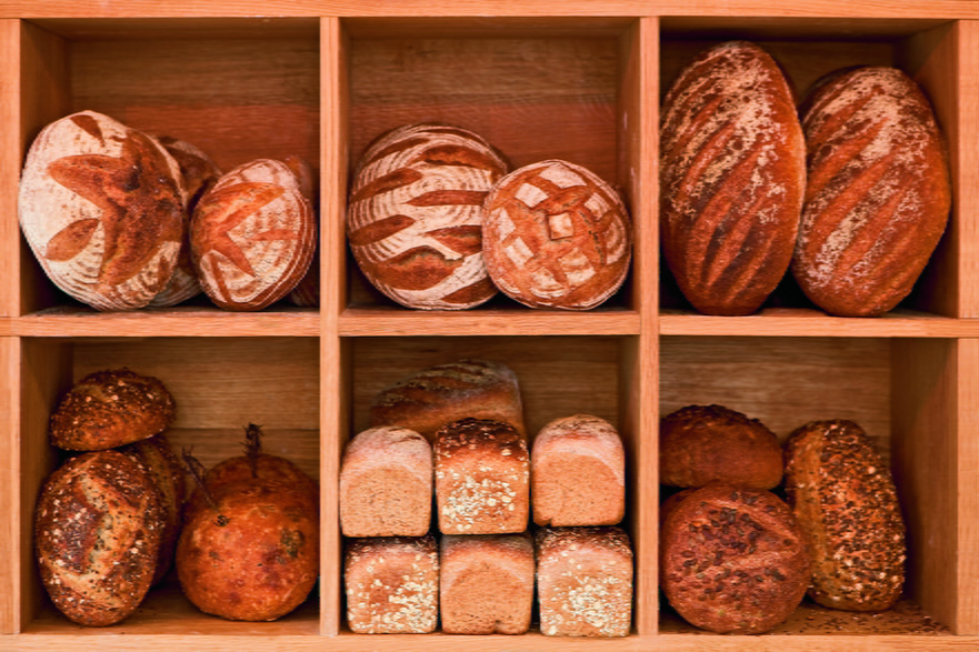 Twórcy Rebreadu uznali, że większy potencjał może tkwić w ratowaniu pieczywa niż w jego produkcji. Dziś pomagają wykorzystywać czerstwy chleb do wytwarzania alkoholu, kosmetyków czy innych produktów piekarniczych.