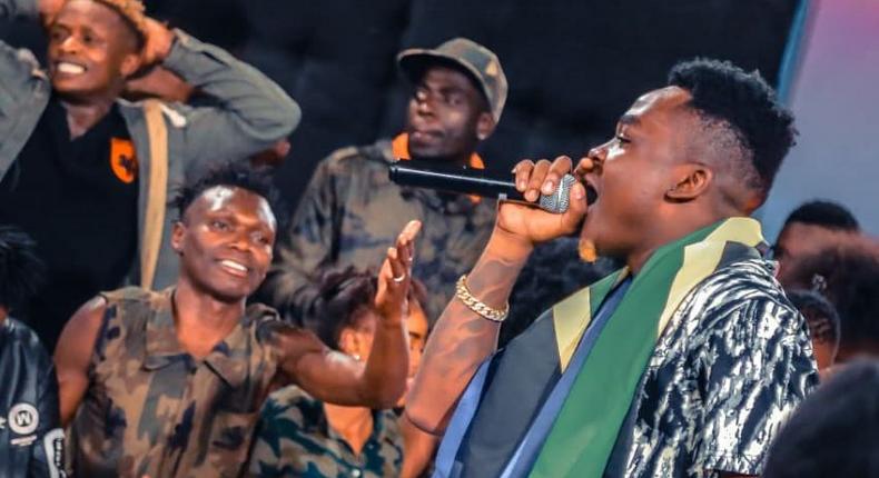 Tanzanian singer Aslay falls off stage while performing in Kisumu (Video)