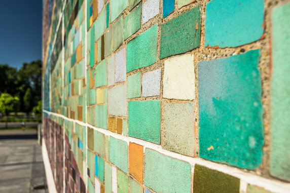 Barwne mozaiki i polichromia sprzed 60 lat. Można je zobaczyć odwiedzając Oświęcimskie Centrum Kultury