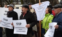 Protest przed Sejmem. 'Nie" dla finansowania Świątyni Opatrzności Bożej