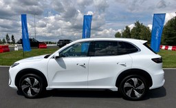 nowy suv trzęsie rynkiem. cena? taksówkarze biorą w ciemno