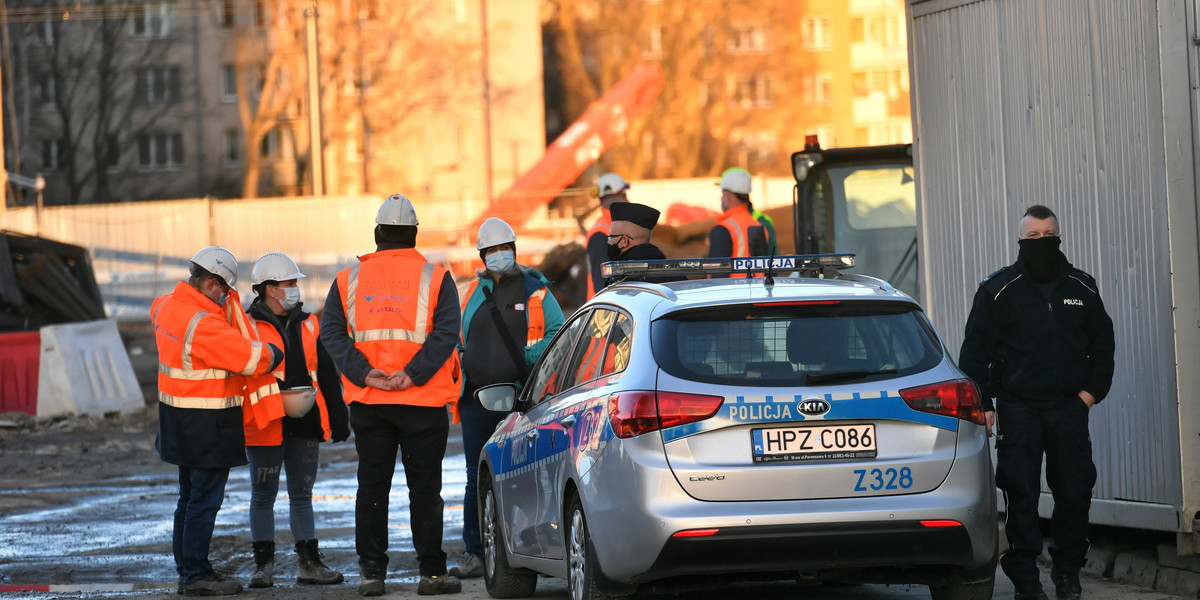 Śmiertelny wypadek na budowie metra w Warszawie. Na pracowników spadła łyżka koparki