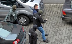 Wyłudzenia podatku VAT, pobicia i rozboje. Sąd aresztował &quot;Słowika&quot;, &quot;Wańkę&quot; i &quot;Parasola&quot; oraz 12 innych osób