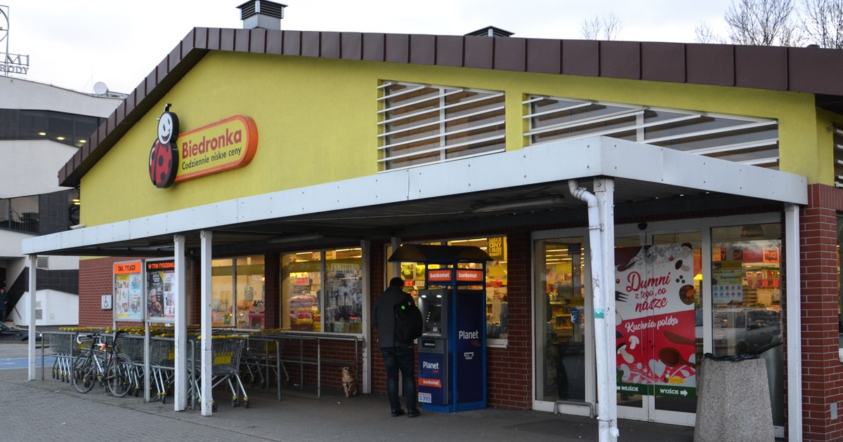 Klienci Biedronki byli rozgoryczeni. Gigantyczna kara. "Co mają tulipany do mrożonek?"