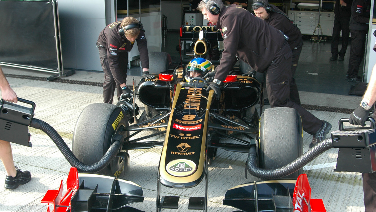 Ostatniego dnia testów na torze Jerez de la Frontera w kokpicie Lotusa Renault zasiadł Bruno Senna. Zgodnie z zapowiedziami, młody kierowca zmienił wczorajszego "testera", Nicka Heidfelda. Brazylijczyk nie ma szans na zastąpienie kontuzjowanego Roberta Kubicy, ale szef ekipy Eric Boullier postanowił umożliwić mu zdobycie cennego doświadczenia za kierownicą.