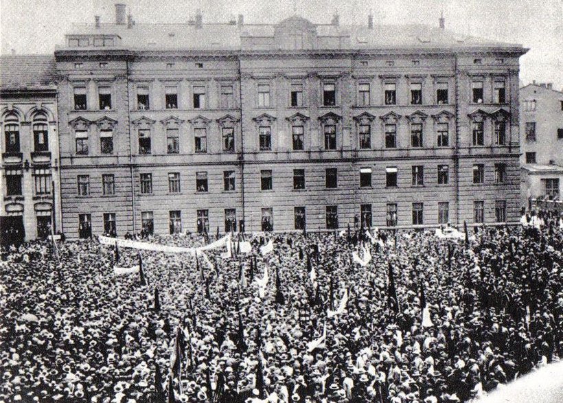 Manifestacja Centrolewu w Krakowie w czasach kryzysu (domena publiczna)