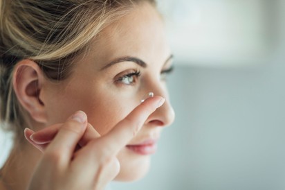 Nyáron megnő a kontaktlencse miatti fertőzés kockázata - így védheti meg szemét