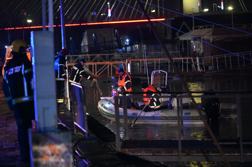 Evakuacija mladih sa splava 