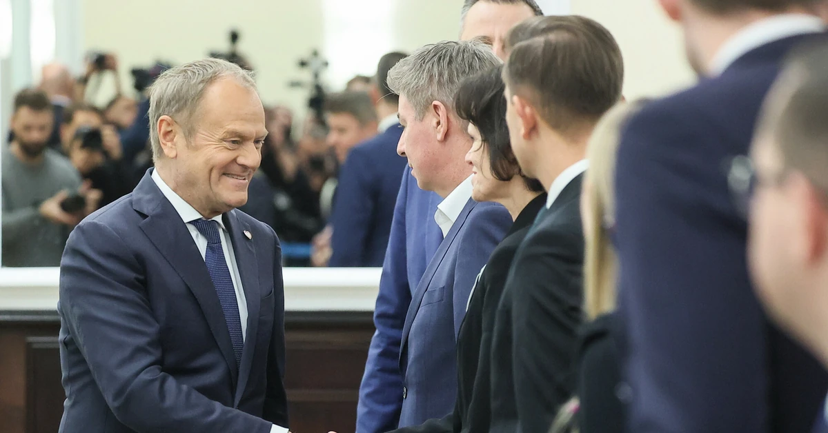 Najnowszy sondaż wyborczy. KO rośnie, PiS spada