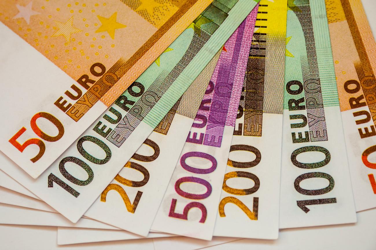 Evro dostigao najviši nivo u devet meseci prema dolaru: Istovremeno iznad pariteta sa švajcarskim frankom