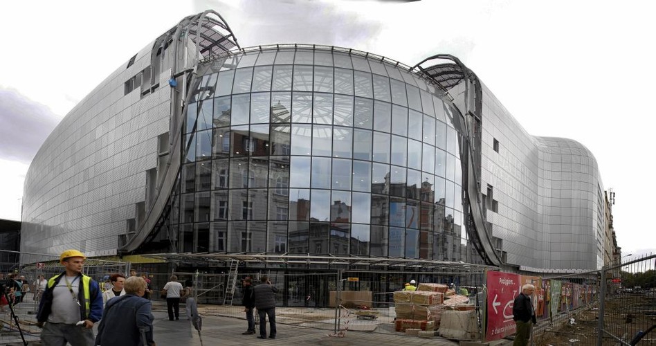 Budowa inwestycji, do której zalicza się galeria, dworzec PKP, dworzec autobusowy i tunel, rozpoczęła się w 2011 roku.