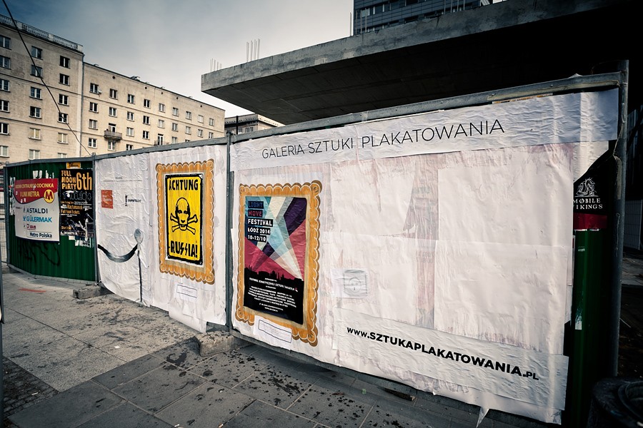 Galeria plakatu na płocie. Nietypowa akcja artystyczna w stolicy