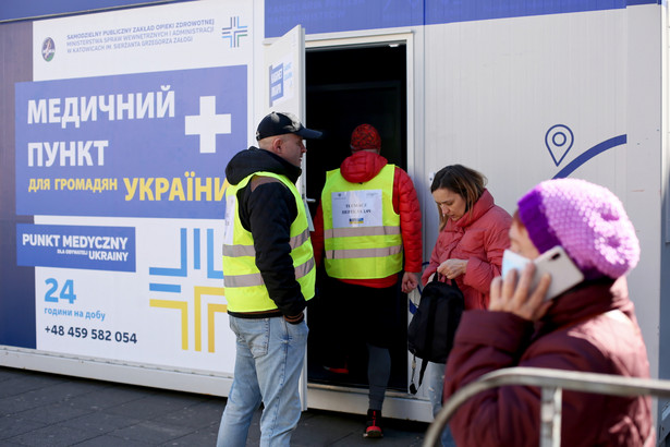 Punkt medyczny dla uchodźców z Ukrainy przy dworcu kolejowym w Katowicach