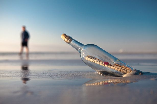 list w butelce butelka plaża