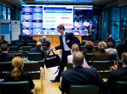 Wciskali toksyczne opcje, zarabiali krocie