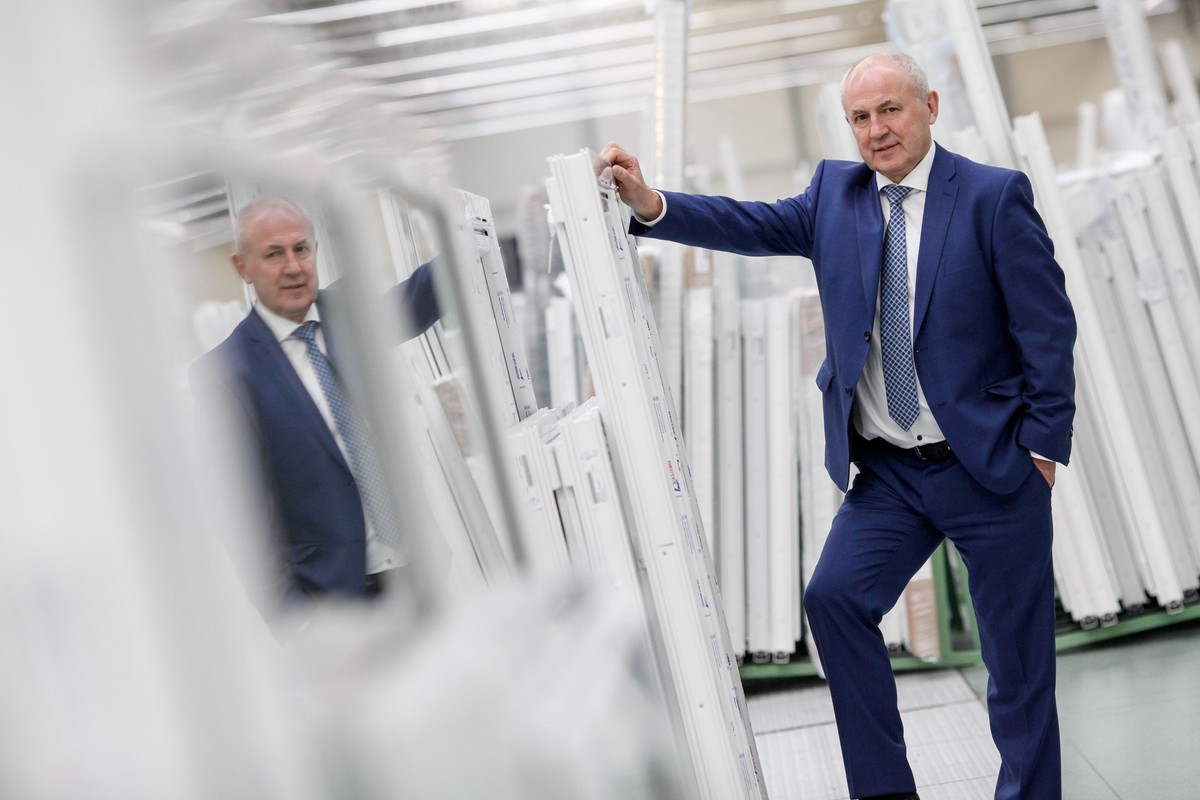 Prezes firmy Drutex nie żyje. Wiadomo, do kogo trafią wszystkie akcje