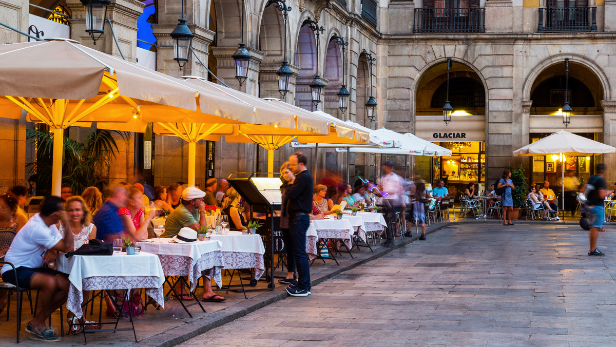 Awantura w Barcelonie: restauracje nie obsługują samotnych klientów