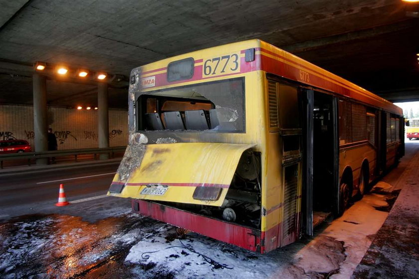 Spłonął autobus w Warszawie
