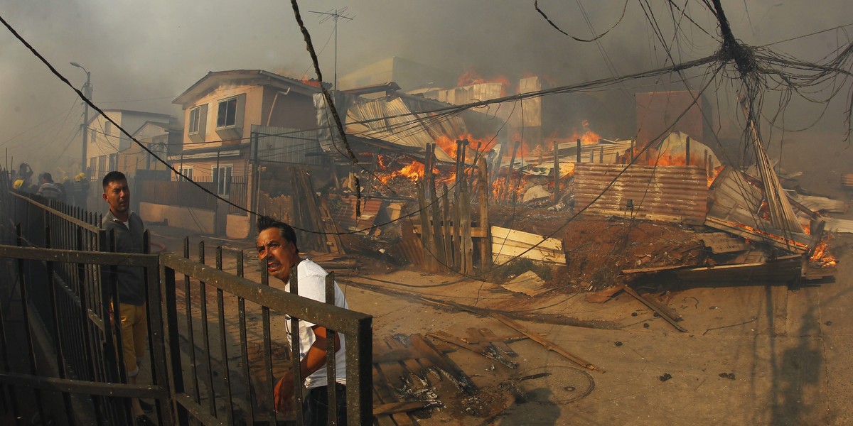 Chile: gigantyczny pożar lasów w rejonie Valparaiso ...