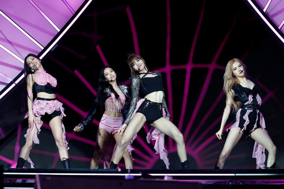 A Blackpink lányok Dolce Gabbanában a Coachella Fesztivál színpadán