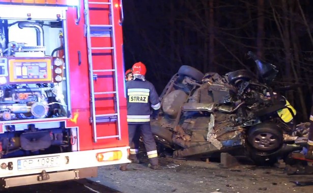 Tragiczny wypadek pod Opolem. Zginęła rodzina z dwójką małych dzieci. WIDEO