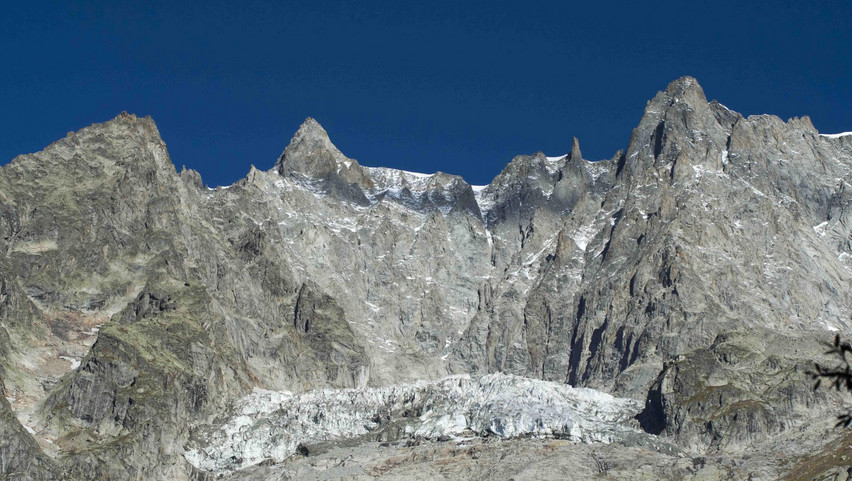 Tragédia: a halálba zuhant a 26 éves csinos világbajnok alpinista a Mont Blanc-on