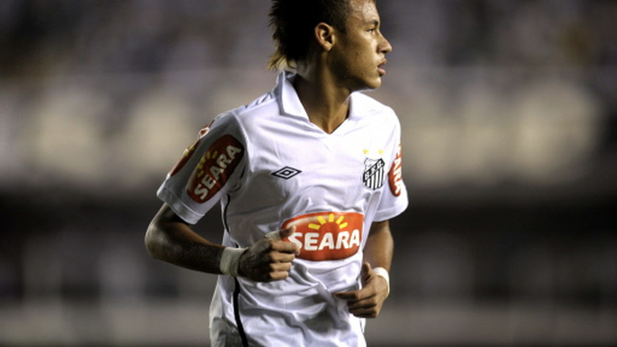 W letnim okienku transferowym Chelsea Londyn chciała pozyskać Neymara z Santosu. Do transferu nie doszło, a piłkarz mówił, że jest szczęśliwy, że został w Brazylii. Teraz jednak piłkarz przyznaje, że już szykuje się do transferu do Anglii.