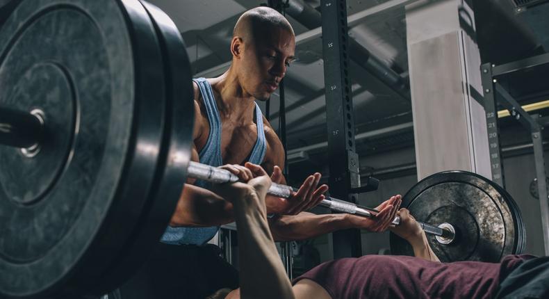 How To Be The Ultimate Gym Spotter