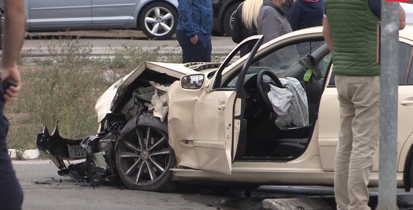 Smrkan mercedes u Dr Ivana Ribara