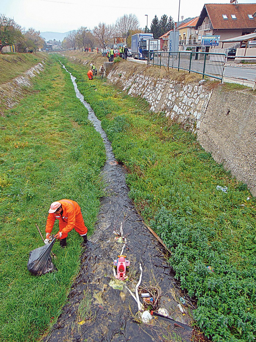 U akciji su učestvovali volonteri, radnici komunalnog preduzeća...