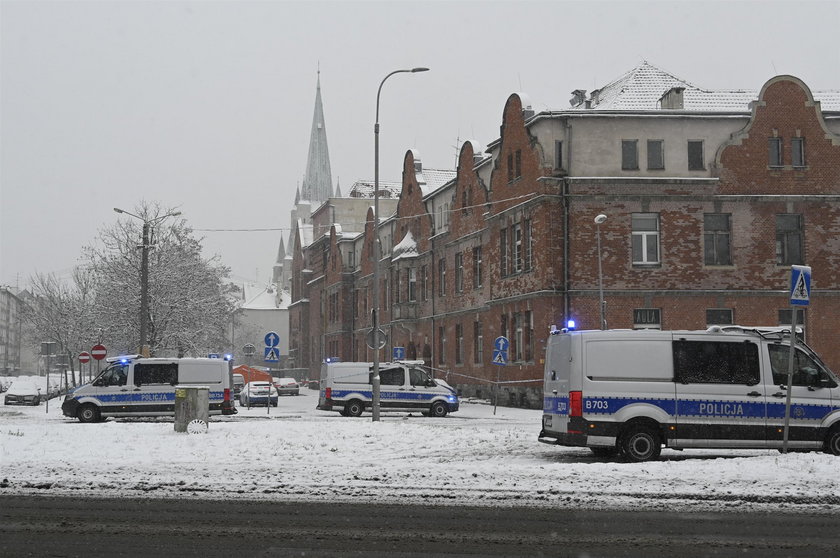 1 grudnia późnym wieczorem na ul. Sudeckiej niedaleko centrum Wrocławia zostali zastrzeleni dwaj policjanci — asp. szt. Daniel Łuczyński (†45 l.) i asp. szt. Ireneusz Michalak (†47 l.)