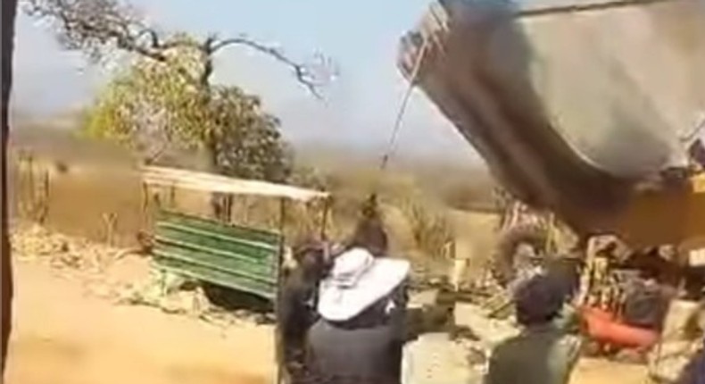 Mixed reactions trails the video of a Chinese man hanging a Zimbabwean