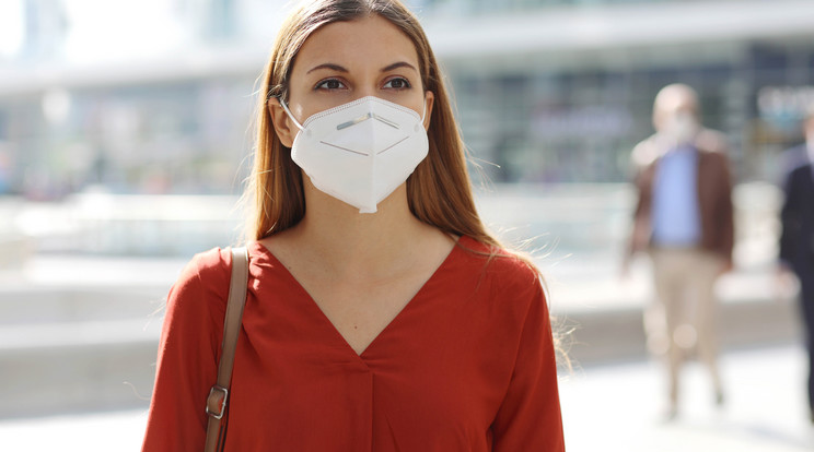 Hosszú távon a maszk használatnak kellemetlen, nem várt mellékhatásai is jelentkezhetnek az arcbőrünkön / Fotó: Northfoto