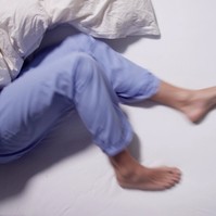 Nyugtalan láb szindróma - egy új kutatás végre reményt adhat a benne szenvedőknek
