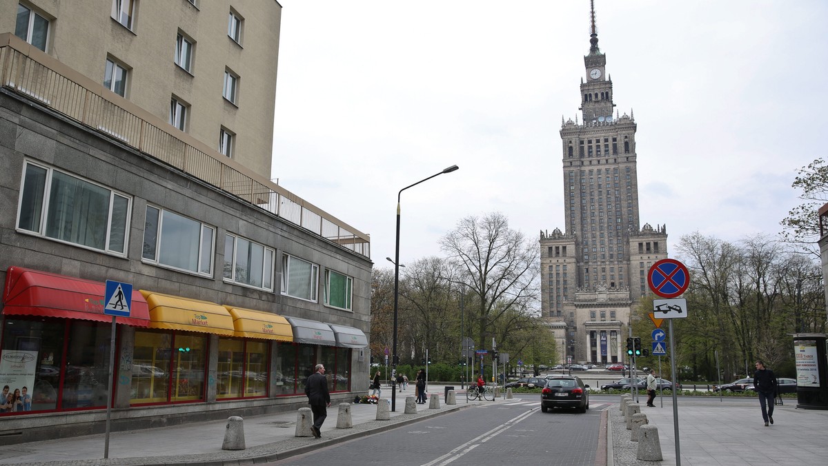 Pożar, jaki wybuchł w sklepie na parterze budynku przy ul. Świętokrzyskiej w Warszawie, zdewastował redakcję magazynu "Press". Serwis Outriders zorganizował zbiórkę pieniędzy. "Chcemy okazać wsparcie całej redakcji i umożliwić im możliwie szybki powrót do normalnej pracy" - piszą organizatorzy.