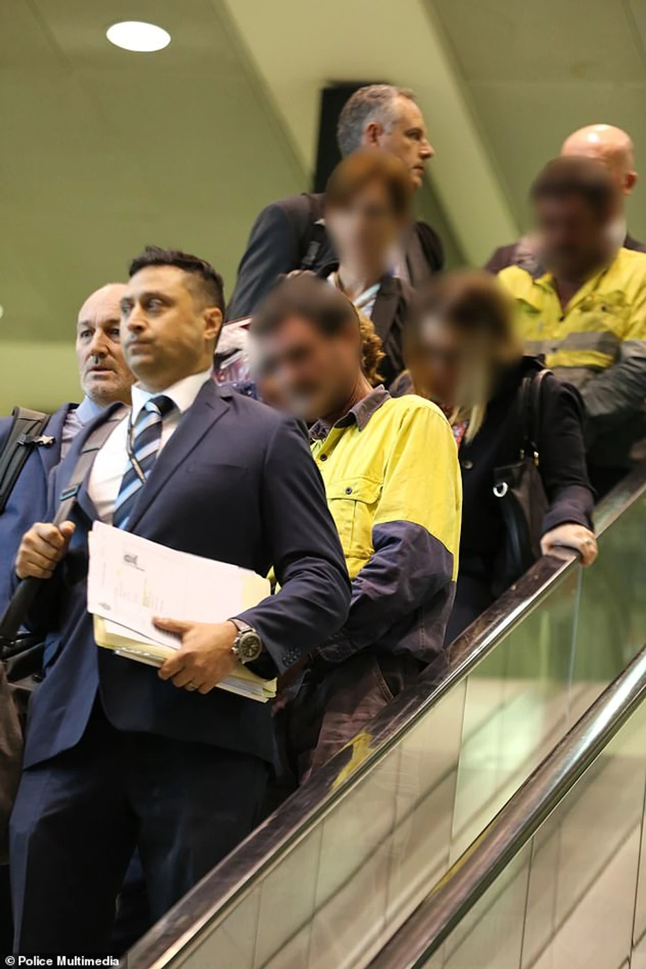 Klif, njegova sestra Ronda i Frenk nakon što su uhapšeni u Zapadnoj Australiji i izručeni Novom Južnom Velsu