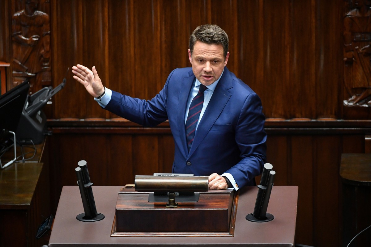 Prezydent Warszawy Rafał Trzaskowski na sali plenarnej Sejmu w Warszawie