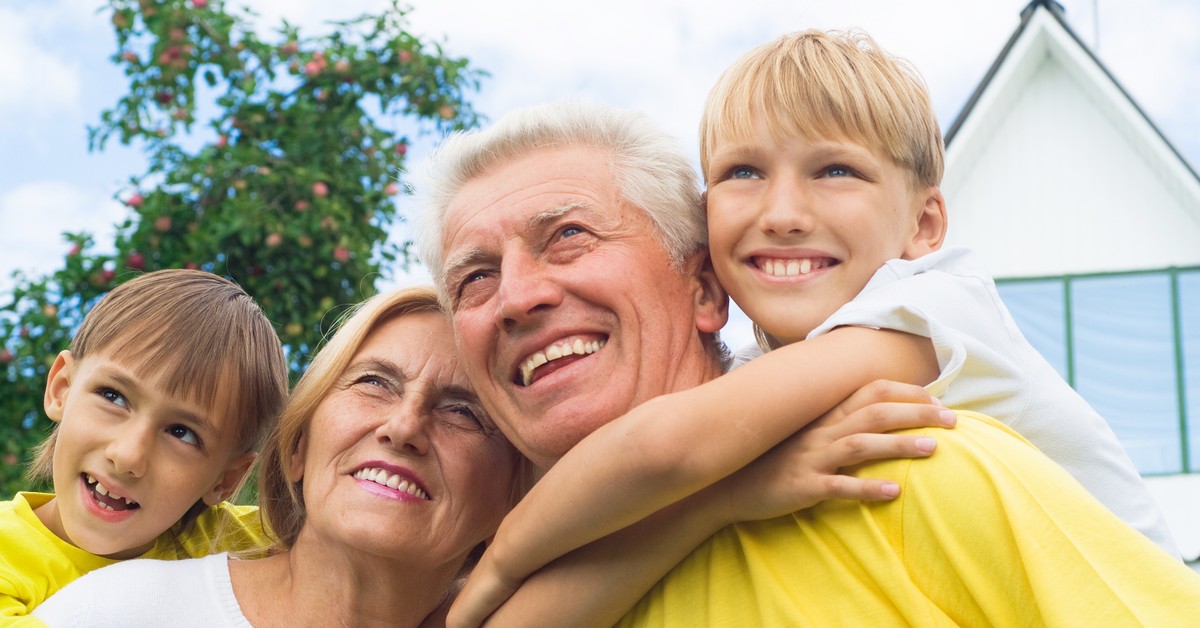 800+ dla emerytów za wychowane dzieci? Petycja w Sejmie budzi emocje. Czy świadczenie ma szansę wejść w życie?