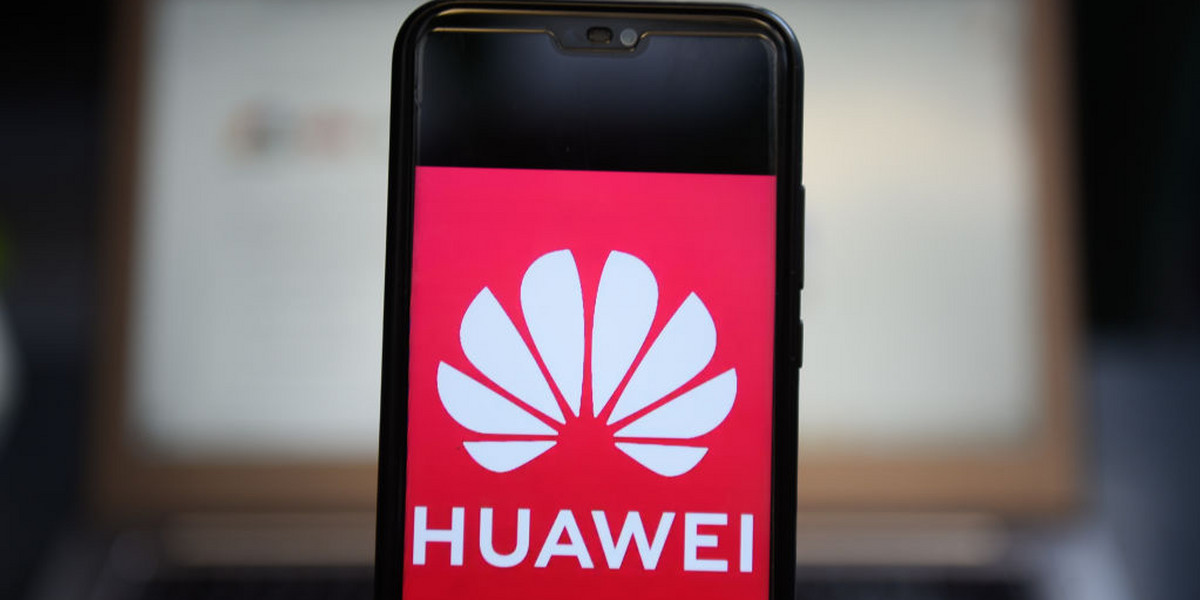 Huawei nie zaprzecza, że otrzymał pomoc od państwa chińskiego, ale dodaje, że nie otrzymał żadnego "dodatkowego lub specjalnego traktowania", do którego inne firmy również nie miałyby dostępu.