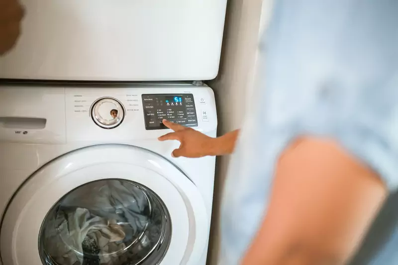 W nowoczesnych pralkach można prać ubrania w temperaturze poniżej 40 stopni C. 