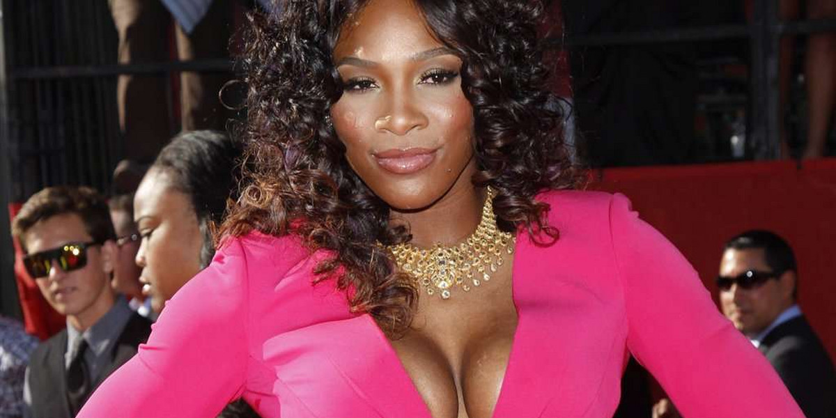 Serena Williams piersi