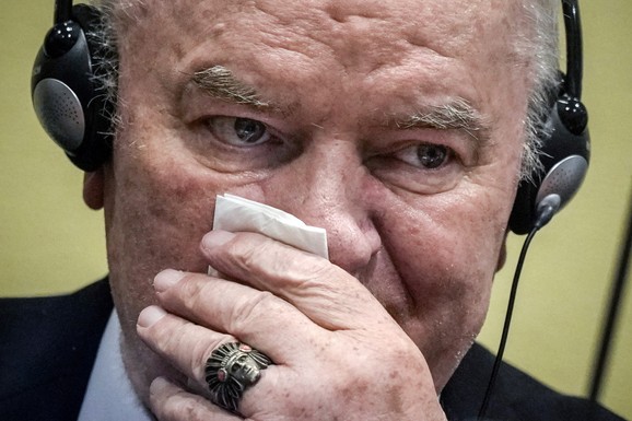 RATKO MLADIĆ PREMINUO U ŠEVENINGENU Ovako je reagovao u momentu kada je osuđen na doživotnu robiju (VIDEO)