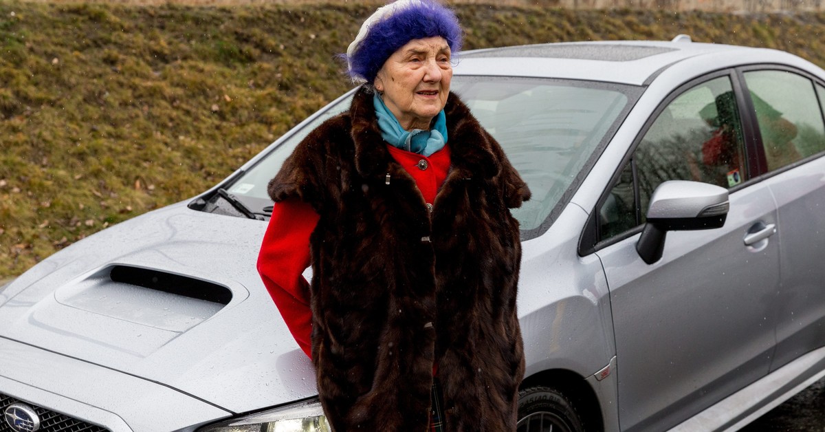 Prawo jazdy po 70. roku życia. Jakie warunki trzeba spełnić