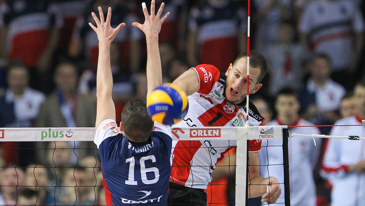 Zaksa Kędzierzyn-Koźle na tytuł mistrzowski czeka już 13 lat, Asseco Resovia Rzeszów niecały rok. Obie drużyny w finale PlusLigi zapowiadają twardą walkę, żadna nie zamierza rezygnować z wywalczenia złota. Czyje będzie na wierzchu? Oto główne argumenty przemawiające na korzyść obu drużyn.