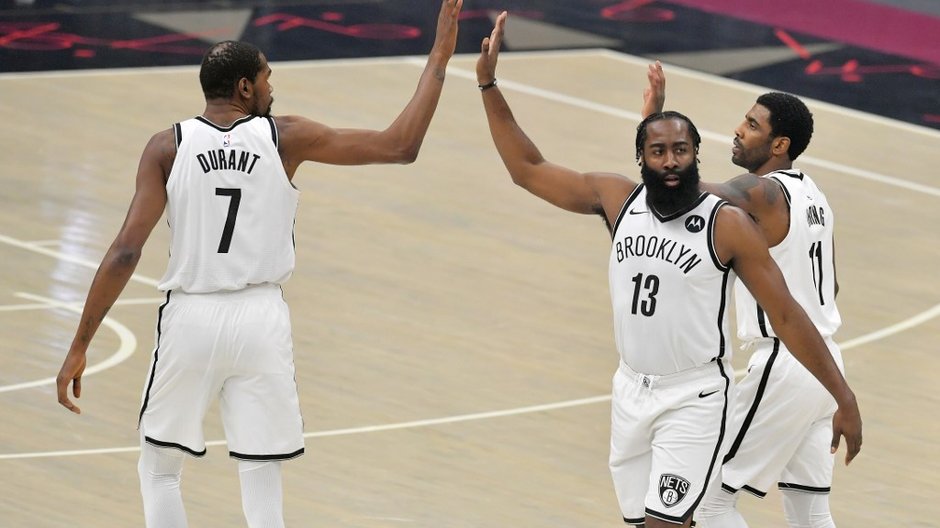 Kevin Durant, James Harden i Kyrie Irving w meczu z Cleveland Cavaliers, 20.01.2021 r.