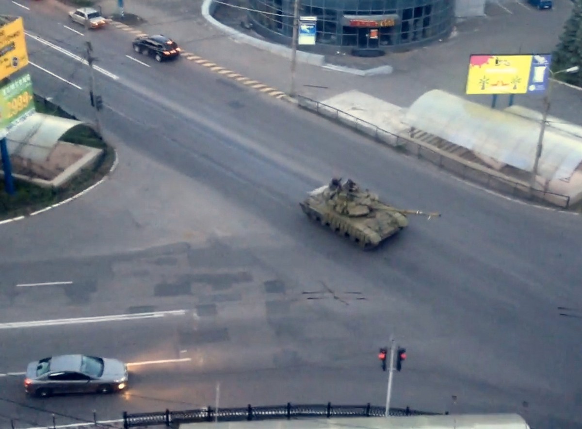 Rosyjskie czołgi na ulicach Doniecka