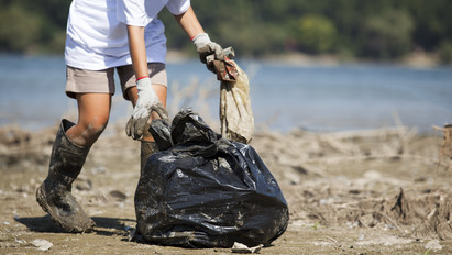 Ez valami nagyon durva: 6 tonna műanyagot szedtek össze egy lakatlan szigeten