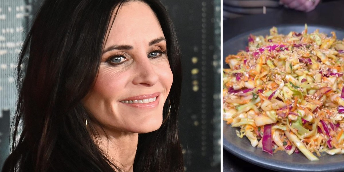 Courteney Cox podaje surówkę colesław do kurczaka po koreańsku.